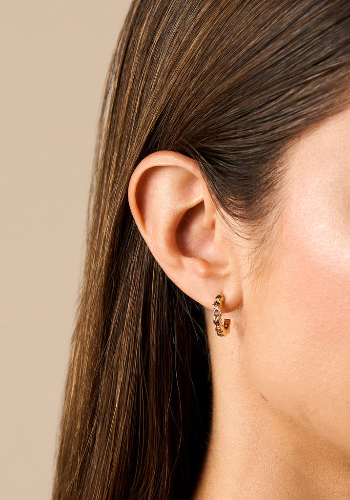Agapée Frutina Brown Earrings worn on model
